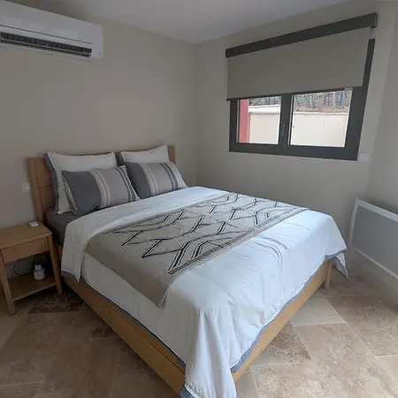 Lejlighed Berenice - Large Sea View Terrace, Pool, Cove & Parking *